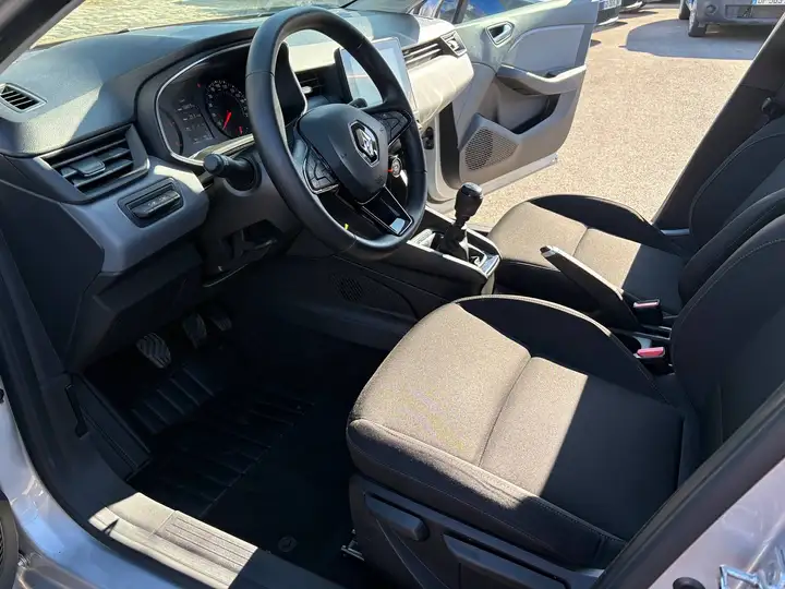 Renault Clio – Image 9