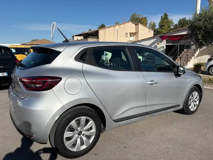 Renault Clio – Image 16