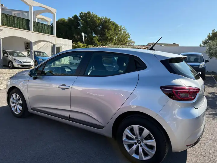 Renault Clio – Image 17