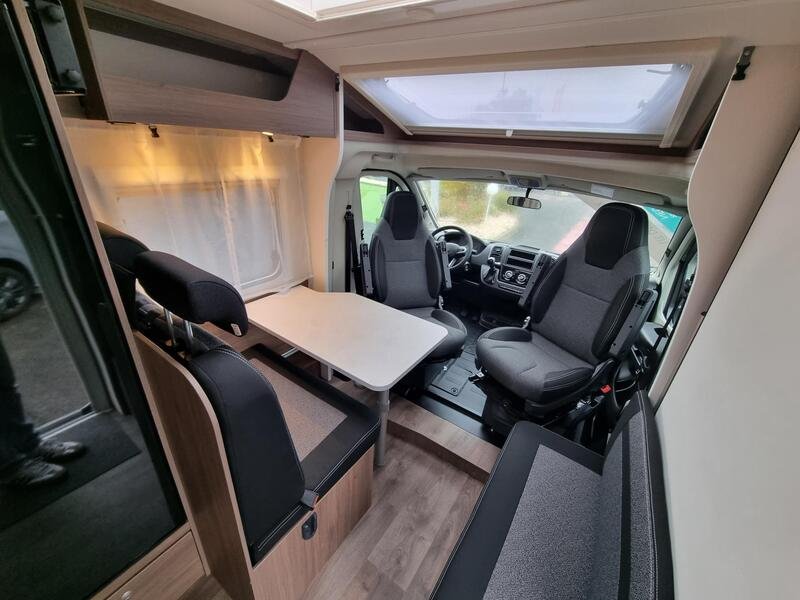 camping-car CARADO V 347 PRO + NEUF – Image 6