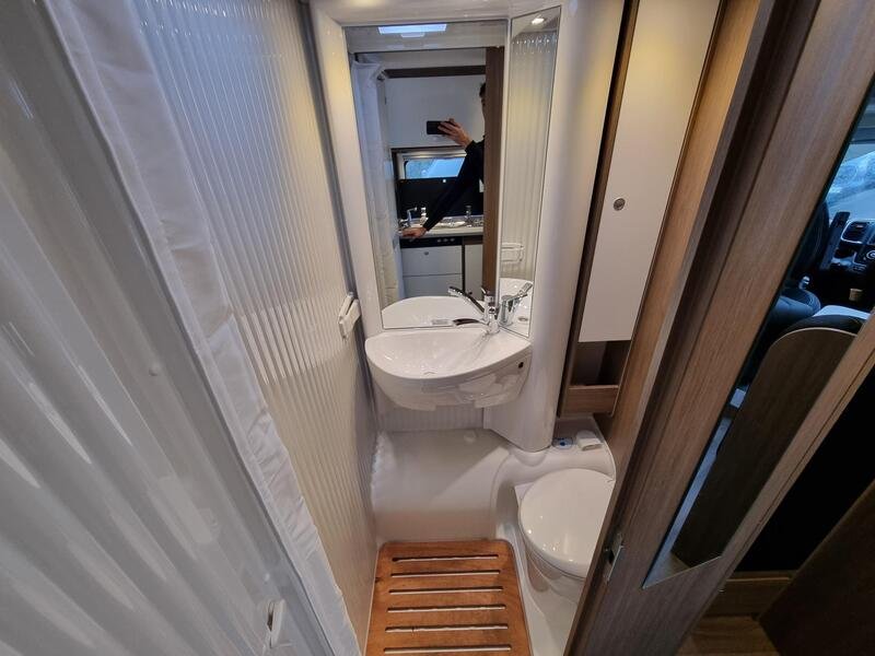 camping-car CARADO V 347 PRO + NEUF – Image 9