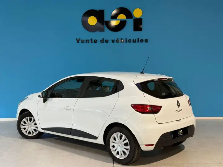 Renault Clio – Image 8