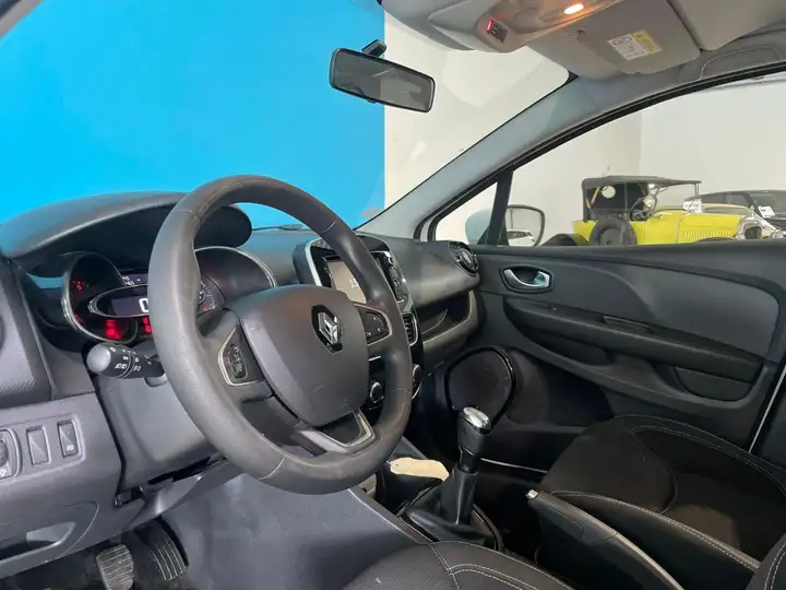 Renault Clio – Image 5