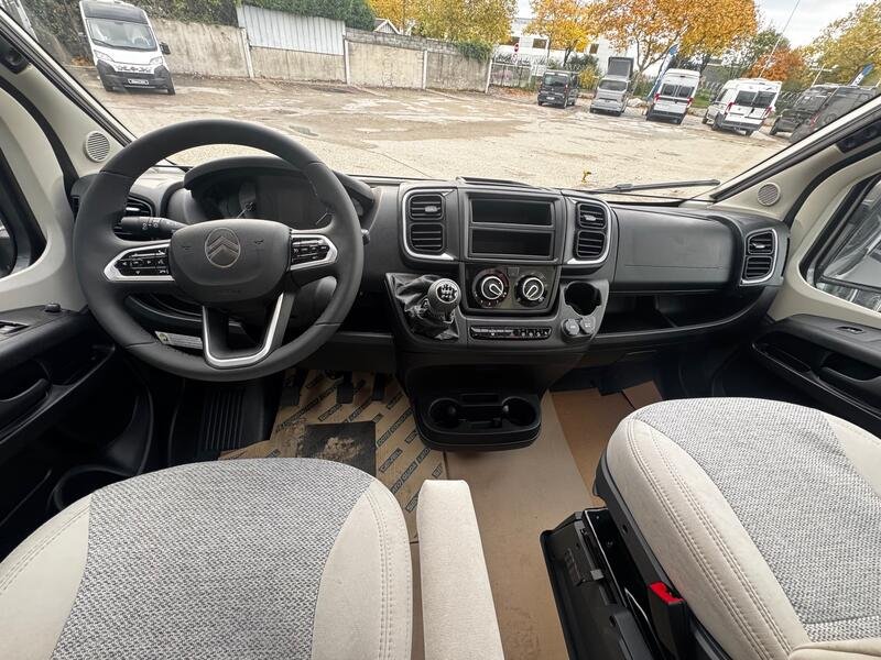 camping-car CARADO V 337 PRO + NEUF – Image 4