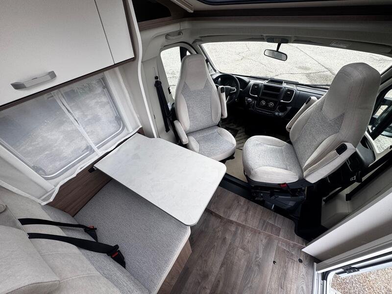 camping-car CARADO V 337 PRO + NEUF – Image 6