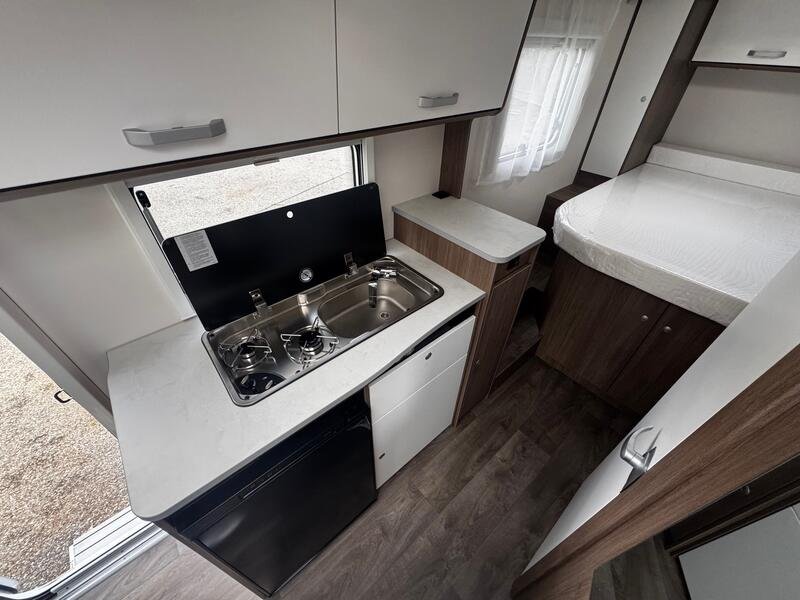 camping-car CARADO V 337 PRO + NEUF – Image 7