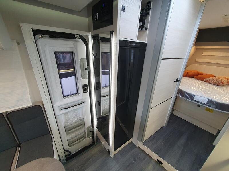 camping-car CHALLENGER 328 GRAPHITE ULTIMATE NEUF – Image 7