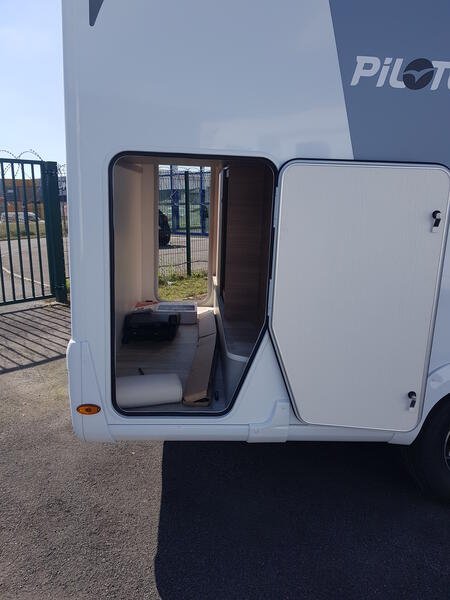 camping-car PILOTE P 696 D EVIDENCE PLUS NEUF – Image 12