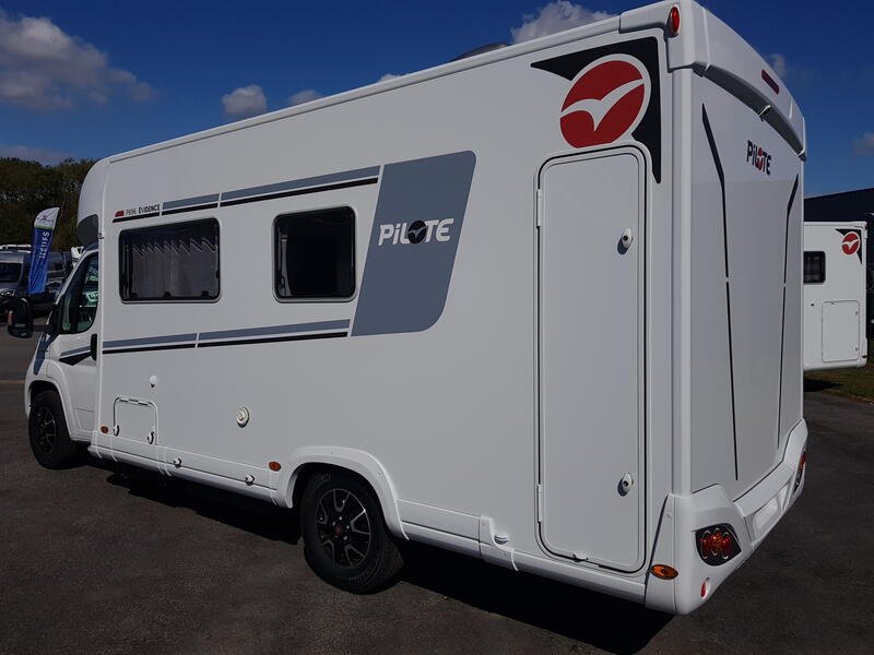 camping-car PILOTE P 696 D EVIDENCE PLUS NEUF – Image 3